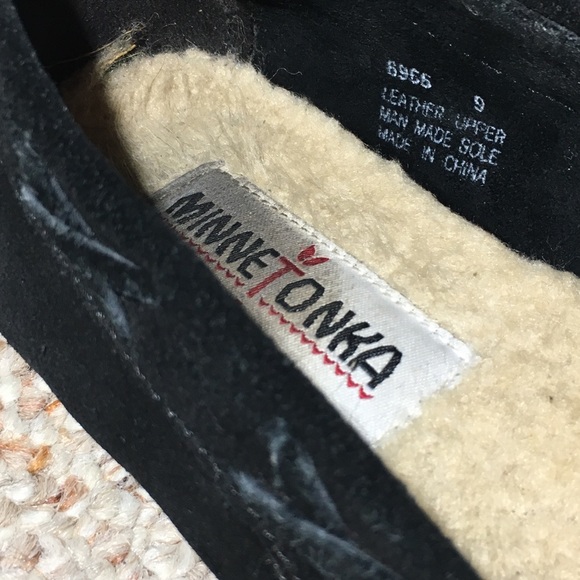 Minnetonka Moccasins Black Leather Flats - Picture 8 of 8